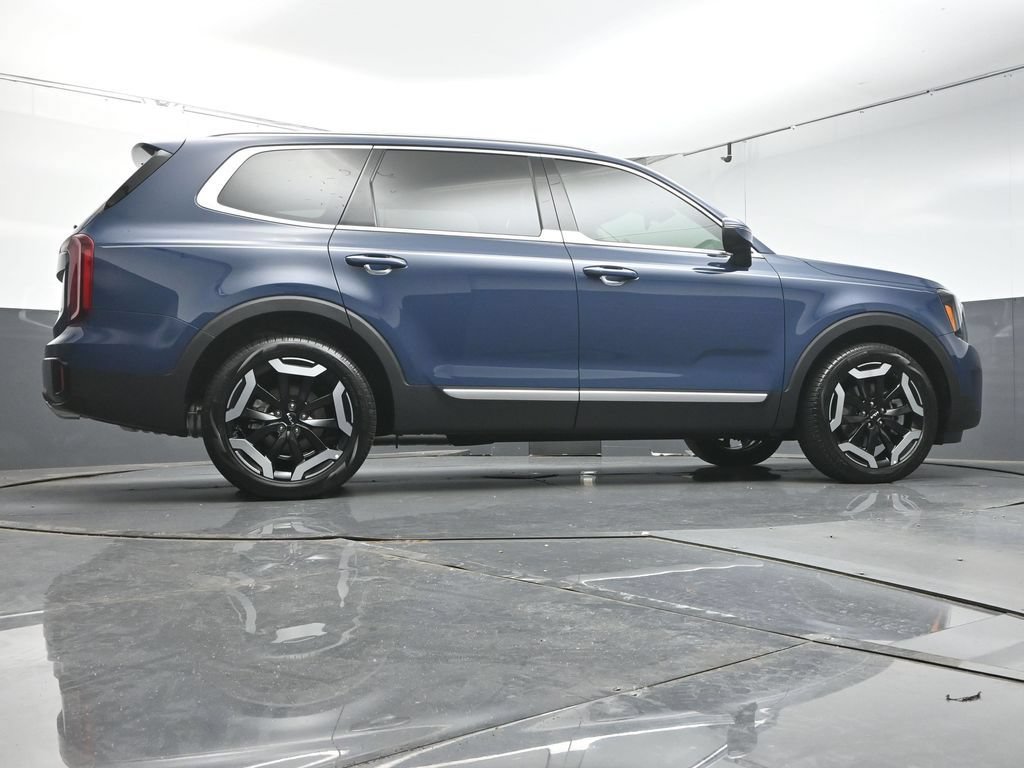 Used 2025 Kia Telluride S AWD/4WD image 44