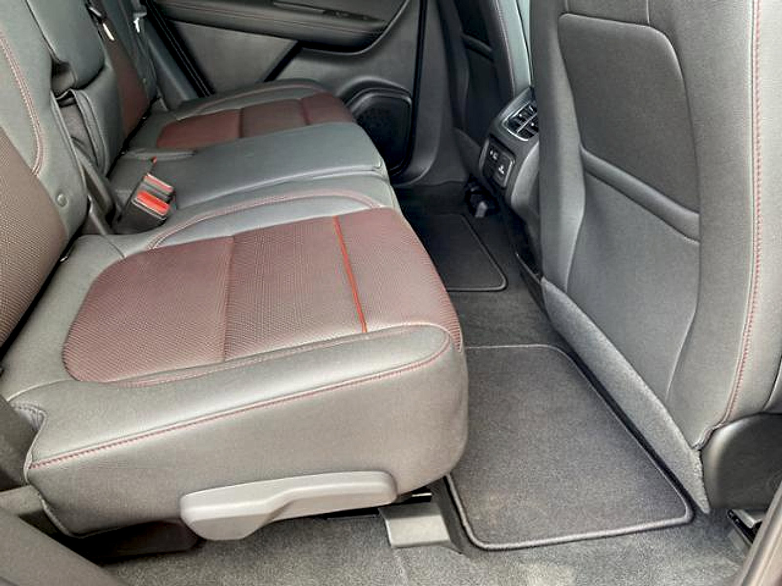 New 2026 Chevrolet Blazer RS w/ Enhanced Convenience Package FWD image 19