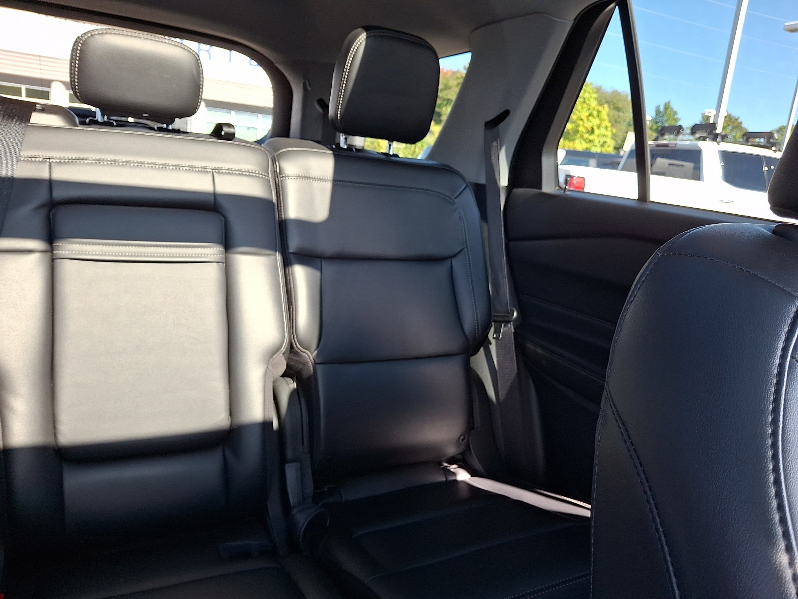 Used 2023 Ford Explorer XLT w/ Equipment Group 202A AWD/4WD image 19