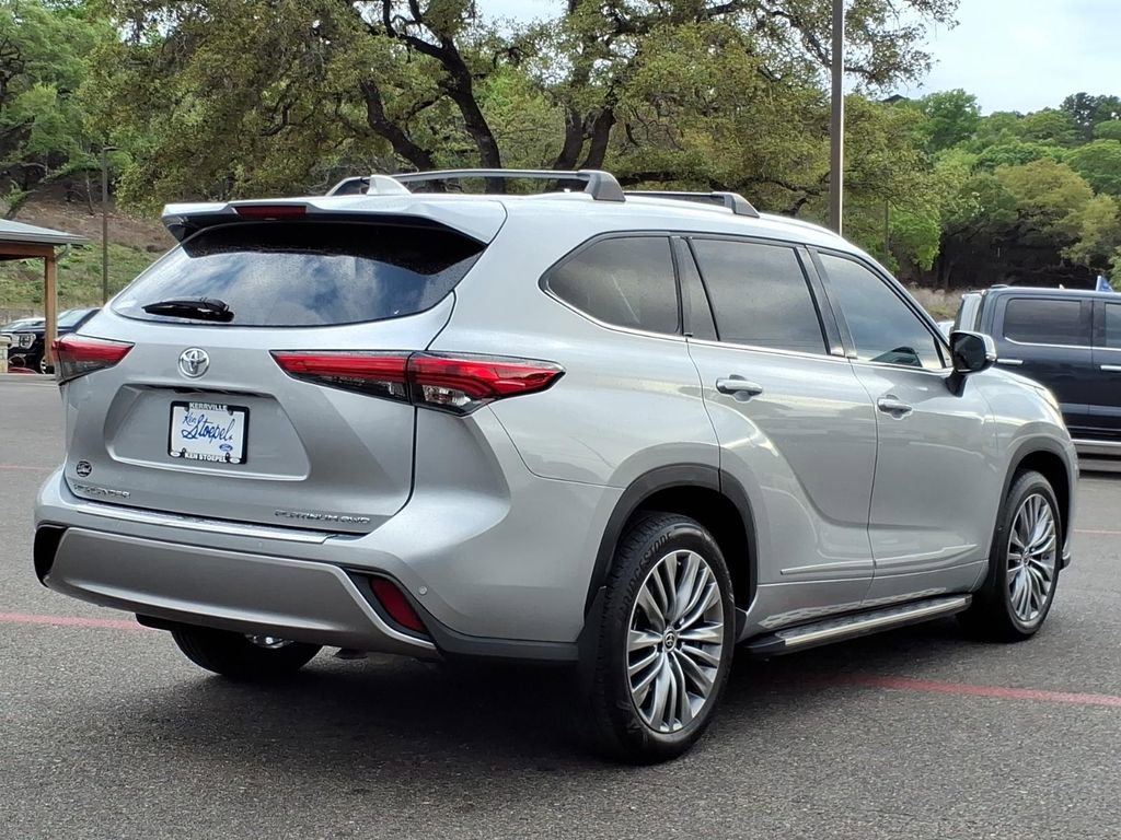 Used 2021 Toyota Highlander Platinum image 11