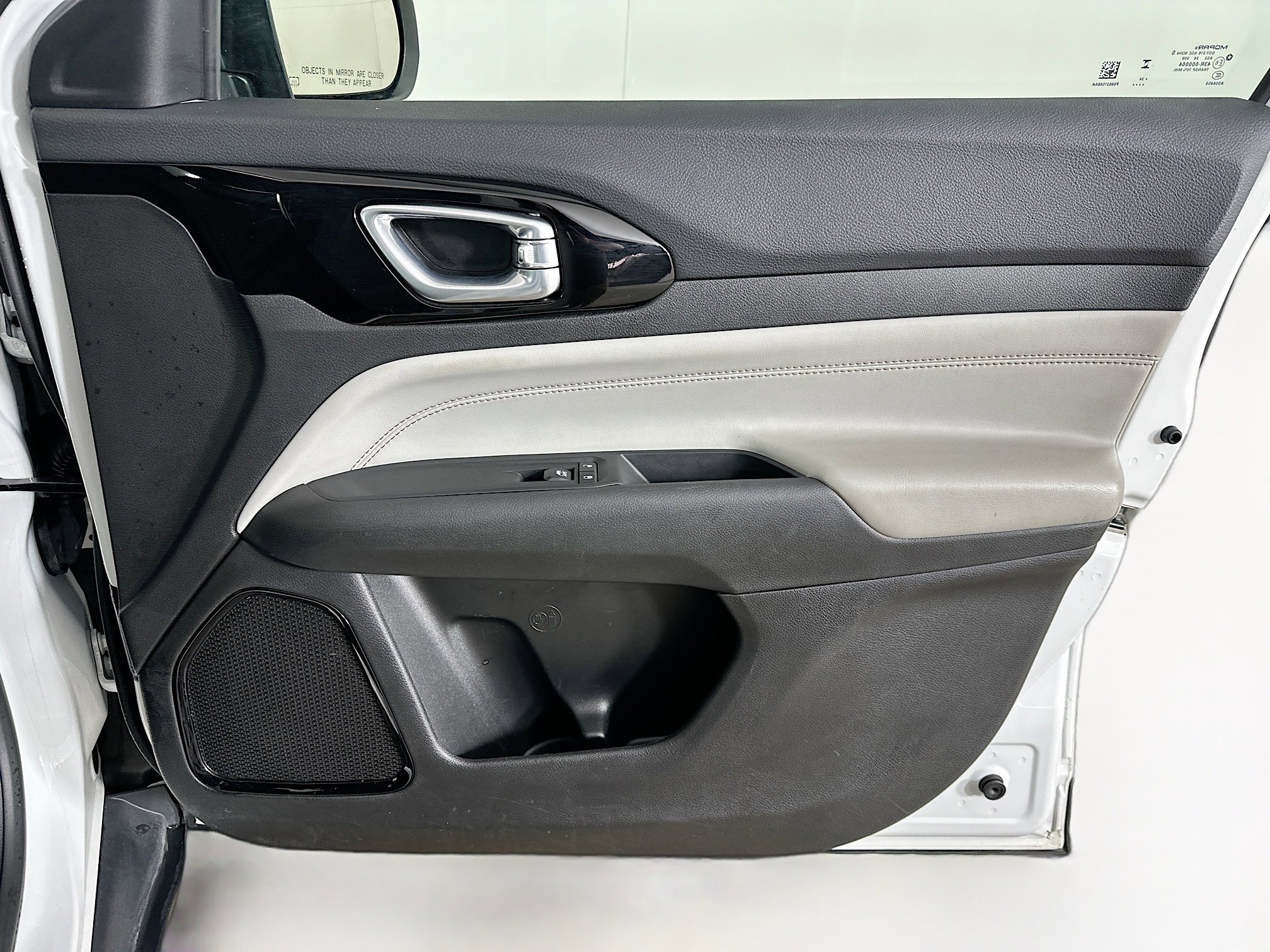 Used 2025 Jeep Compass Limited image 30