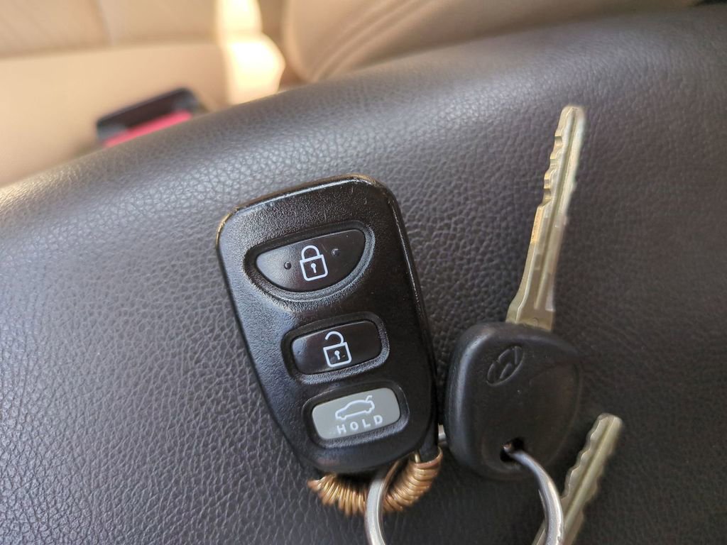 Used 2013 Hyundai Elantra GLS image 35