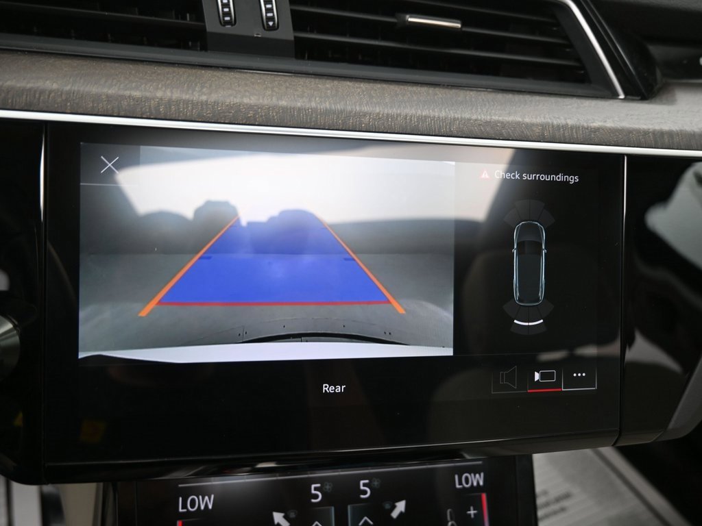 Used 2024 Audi Q8 e-tron Premium image 15