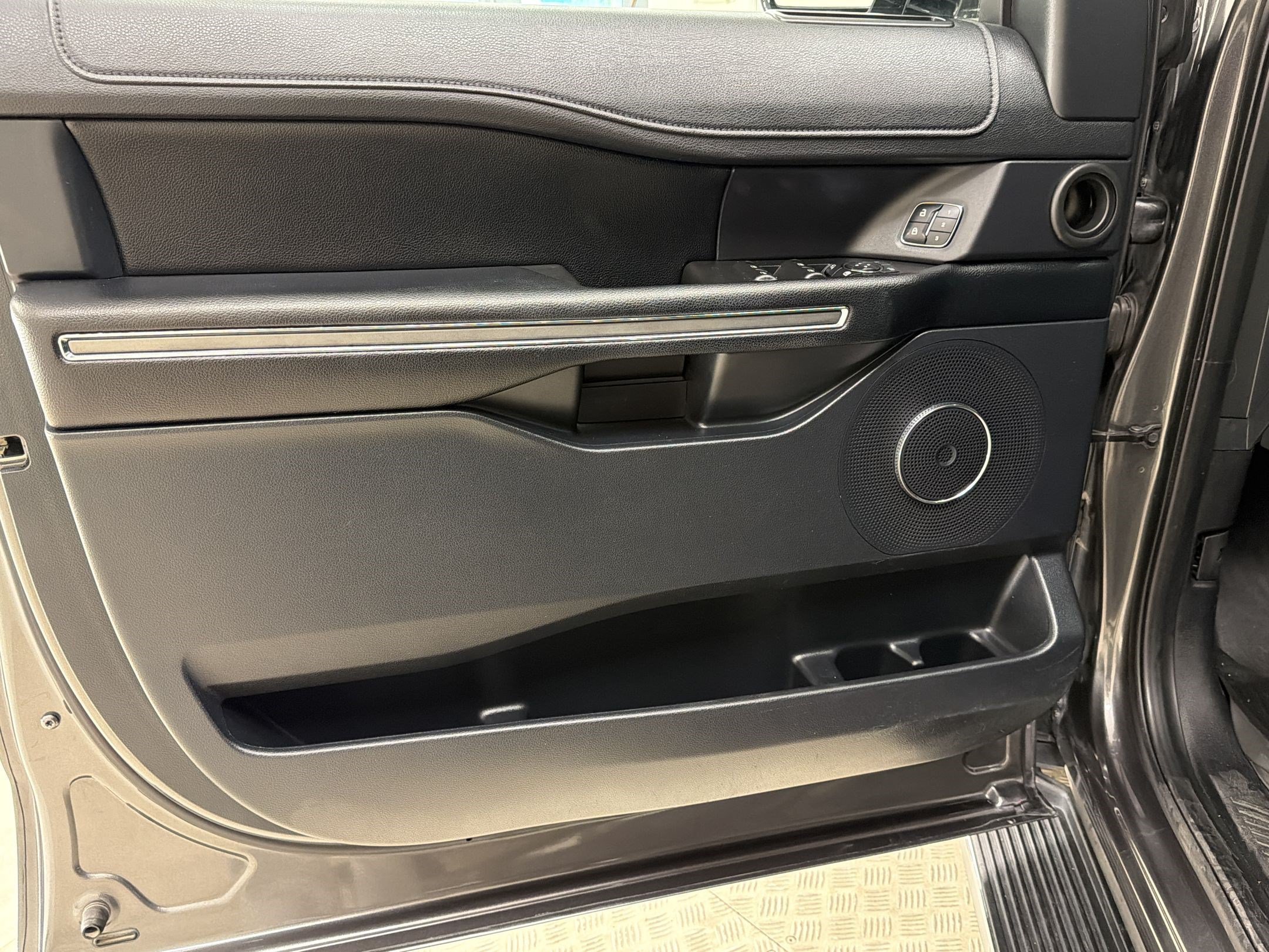 Used 2021 Ford Expedition Max XLT RWD image 12