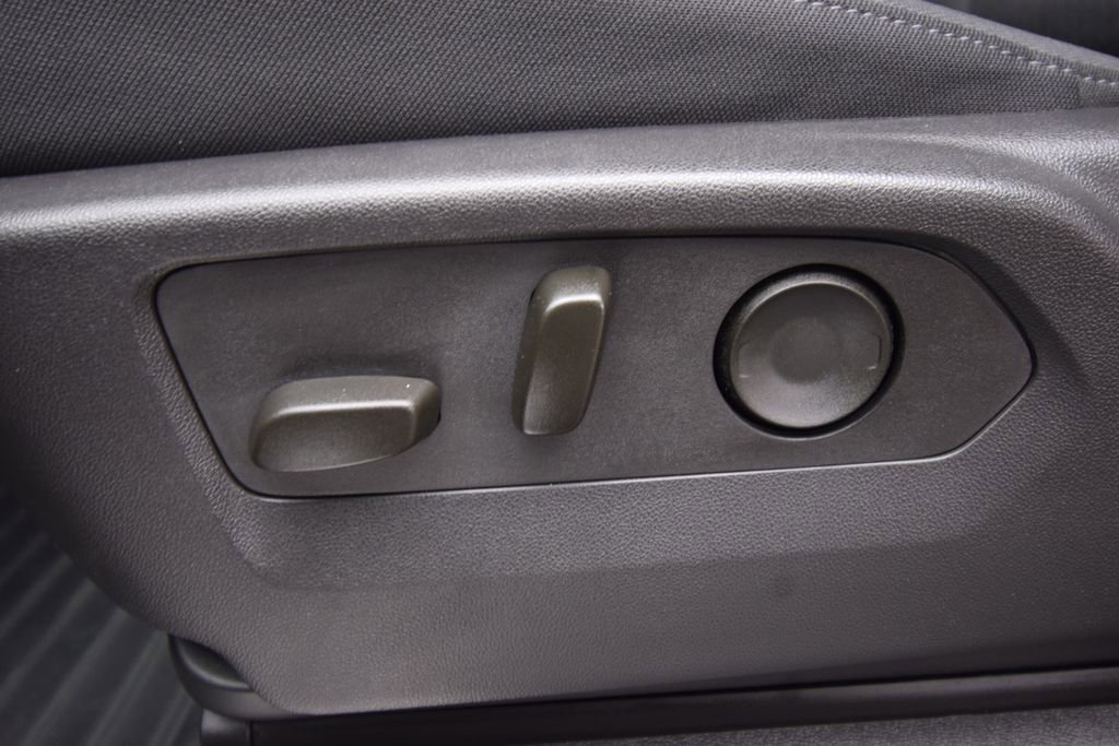 Used 2025 Chevrolet Silverado 1500 LT image 27