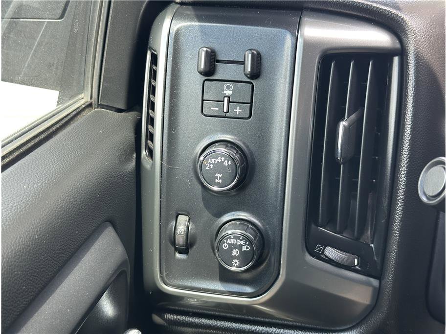 Used 2018 Chevrolet Silverado 1500 LT w/ All Star Edition AWD/4WD image 26