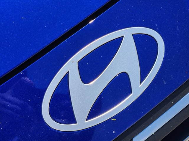 Used 2025 Hyundai Elantra SE FWD image 11