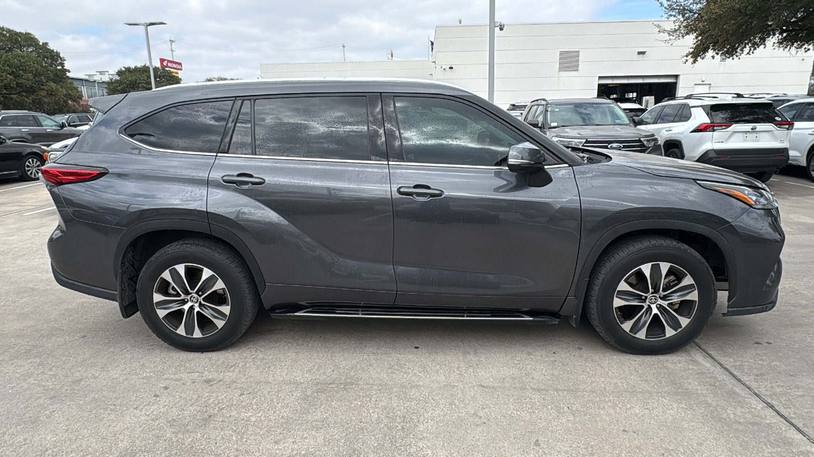 Used 2020 Toyota Highlander XLE image 8