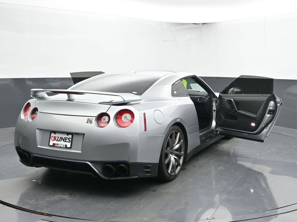 Used 2012 Nissan GT-R Premium image 57