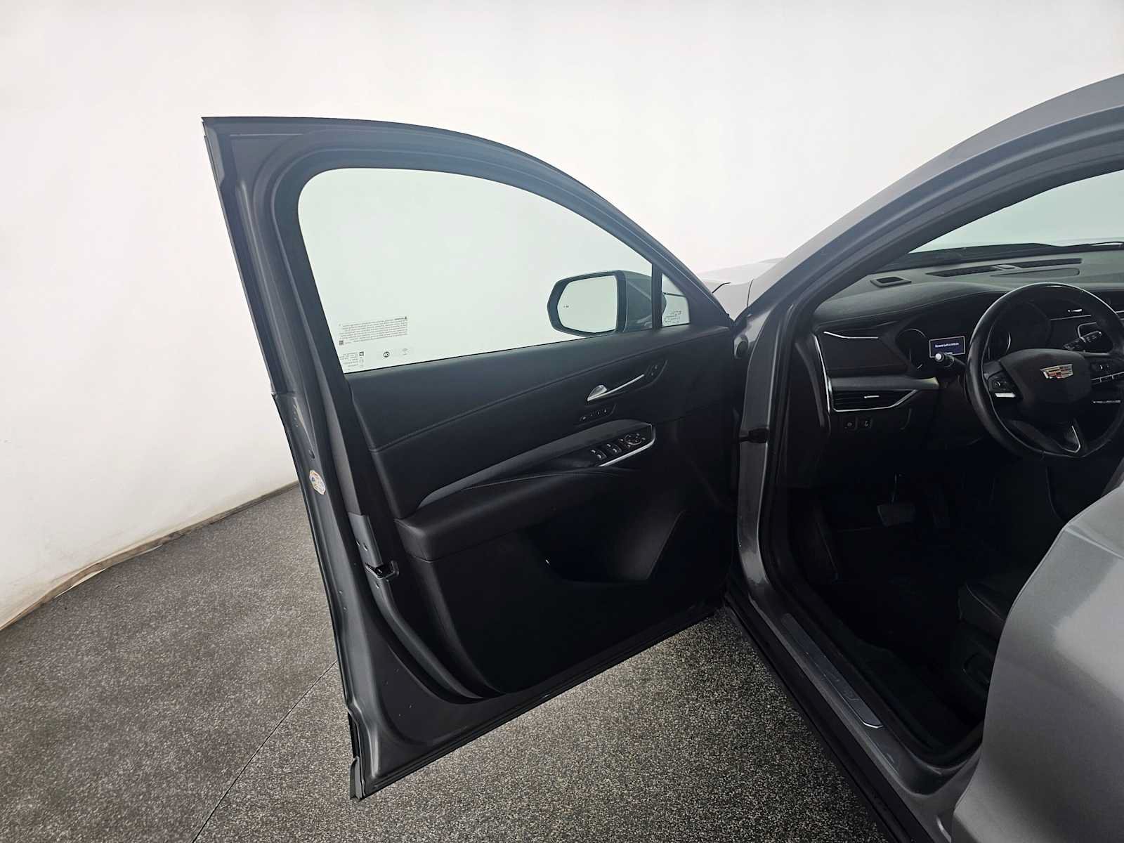 Used 2023 Cadillac XT4 Premium Luxury FWD image 19