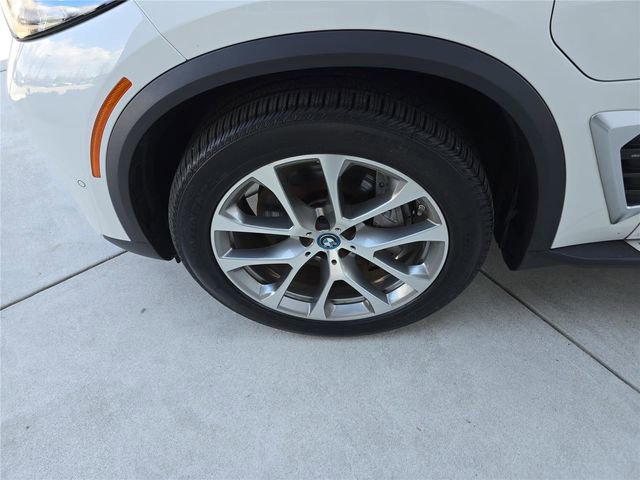 Used 2024 BMW X5 xDrive50e image 12