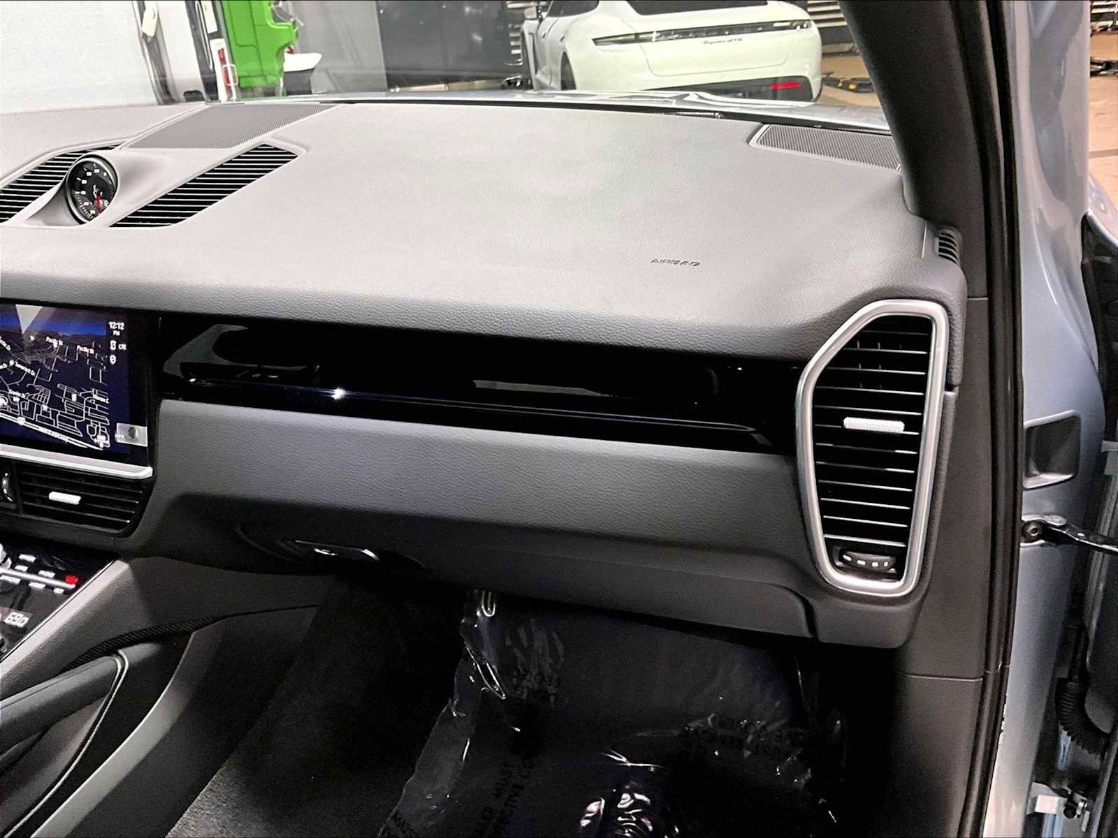 Used 2023 Porsche Cayenne image 28