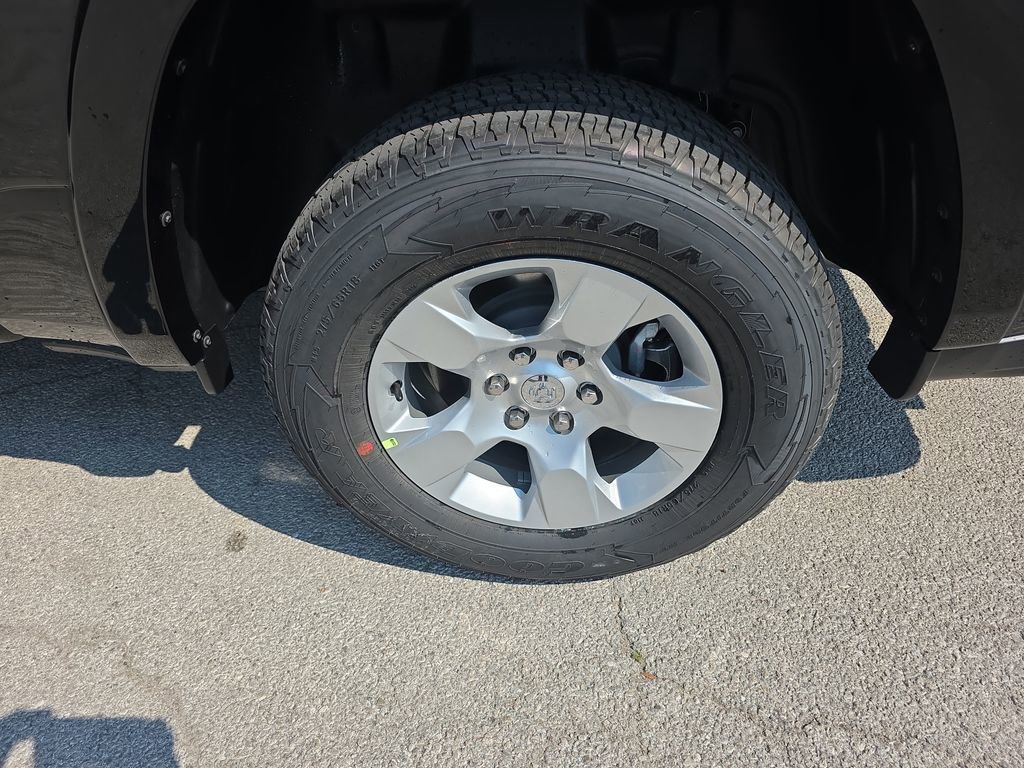 New 2026 RAM 1500 4x4 Crew Cab image 11