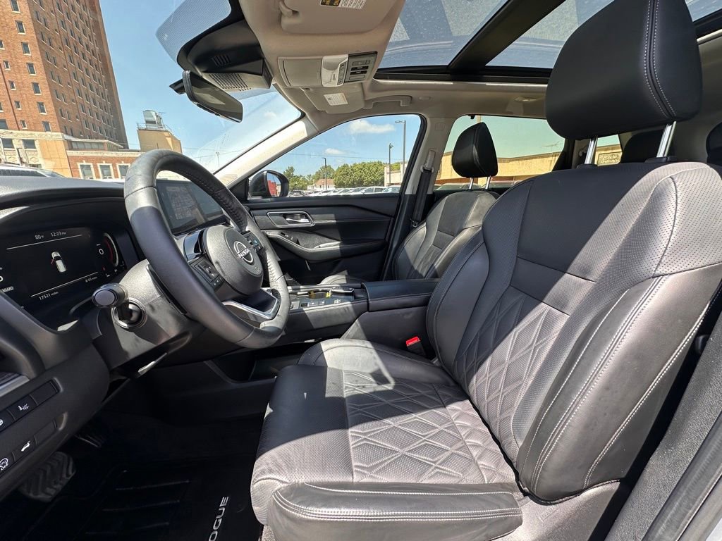 Certified 2024 Nissan Rogue Platinum w/ Platinum Premium Package FWD image 13