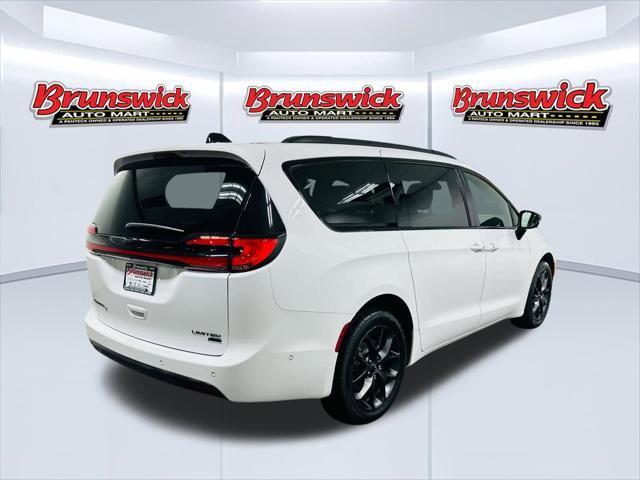 Certified 2023 Chrysler Pacifica Limited w/ S Appearance Package AWD/4WD image 6