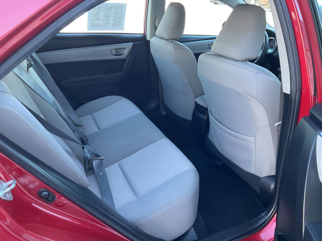 Used 2015 Toyota Corolla LE image 33