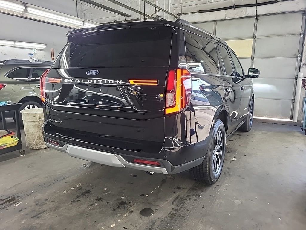 Used 2025 Ford Expedition Platinum image 5