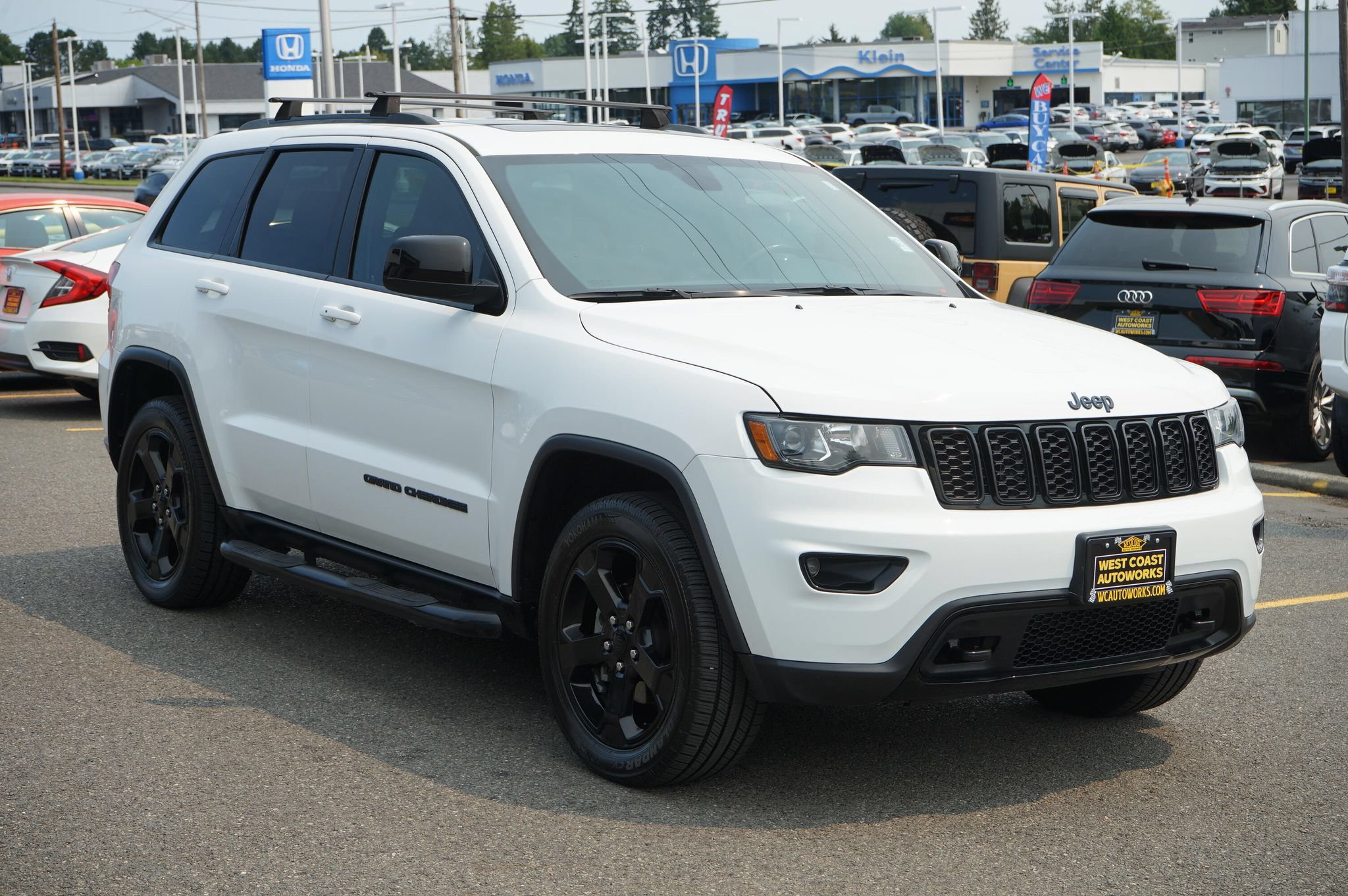 Used 2019 Jeep Grand Cherokee Laredo AWD/4WD image 7
