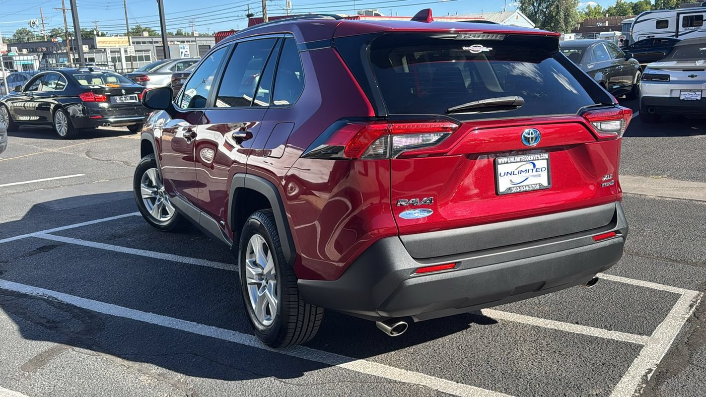 Used 2021 Toyota RAV4 XLE w/ Convenience Package AWD/4WD image 5