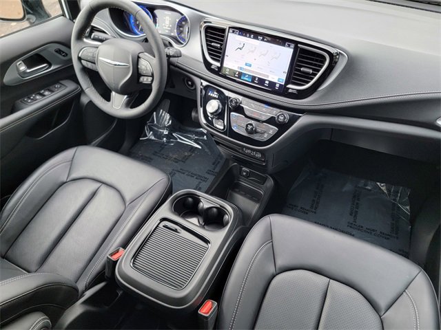 Certified 2024 Chrysler Pacifica Touring-L w/ S Appearance Package image 40