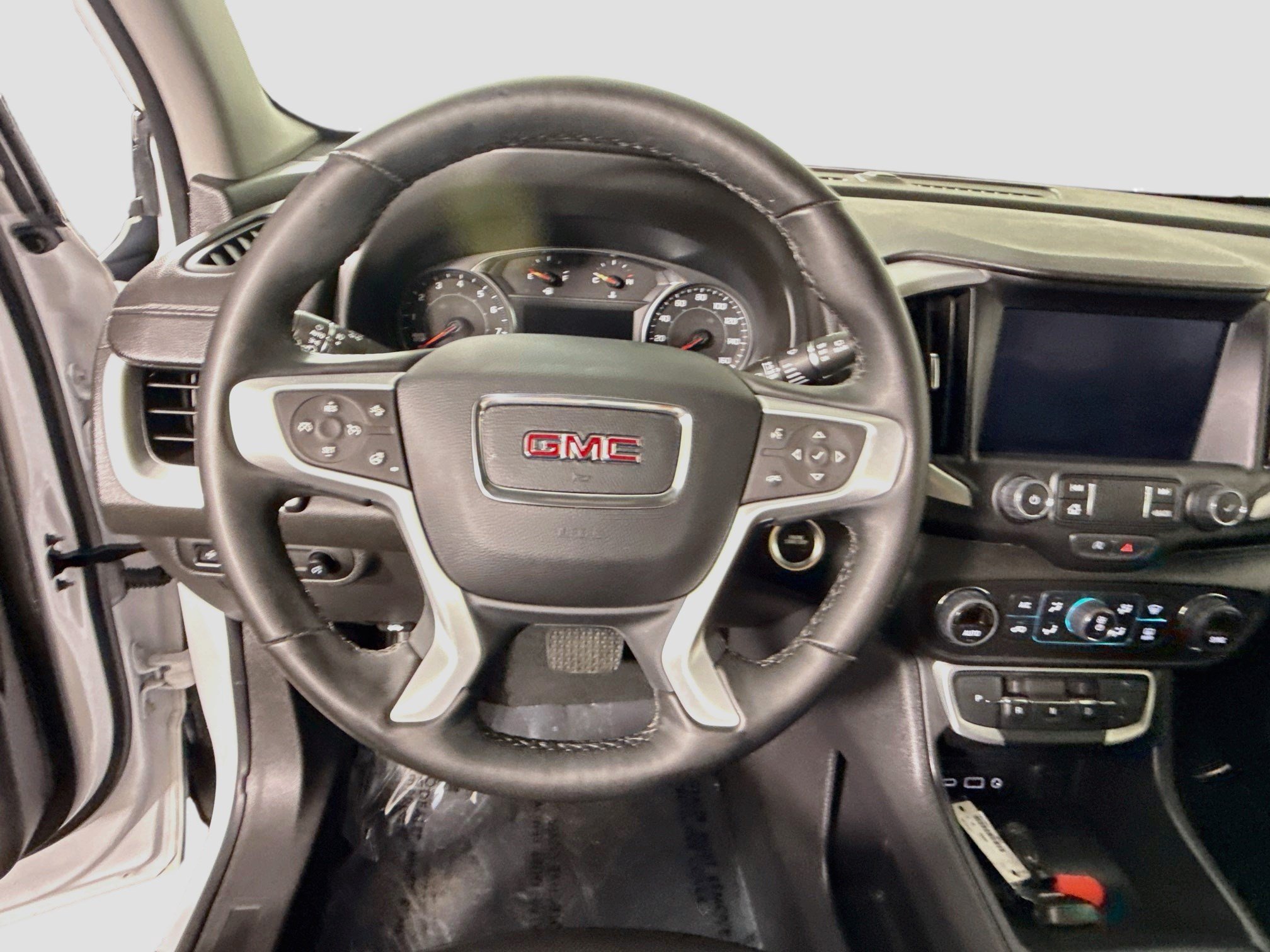 Used 2023 GMC Terrain SLT w/ Tech Package FWD image 13