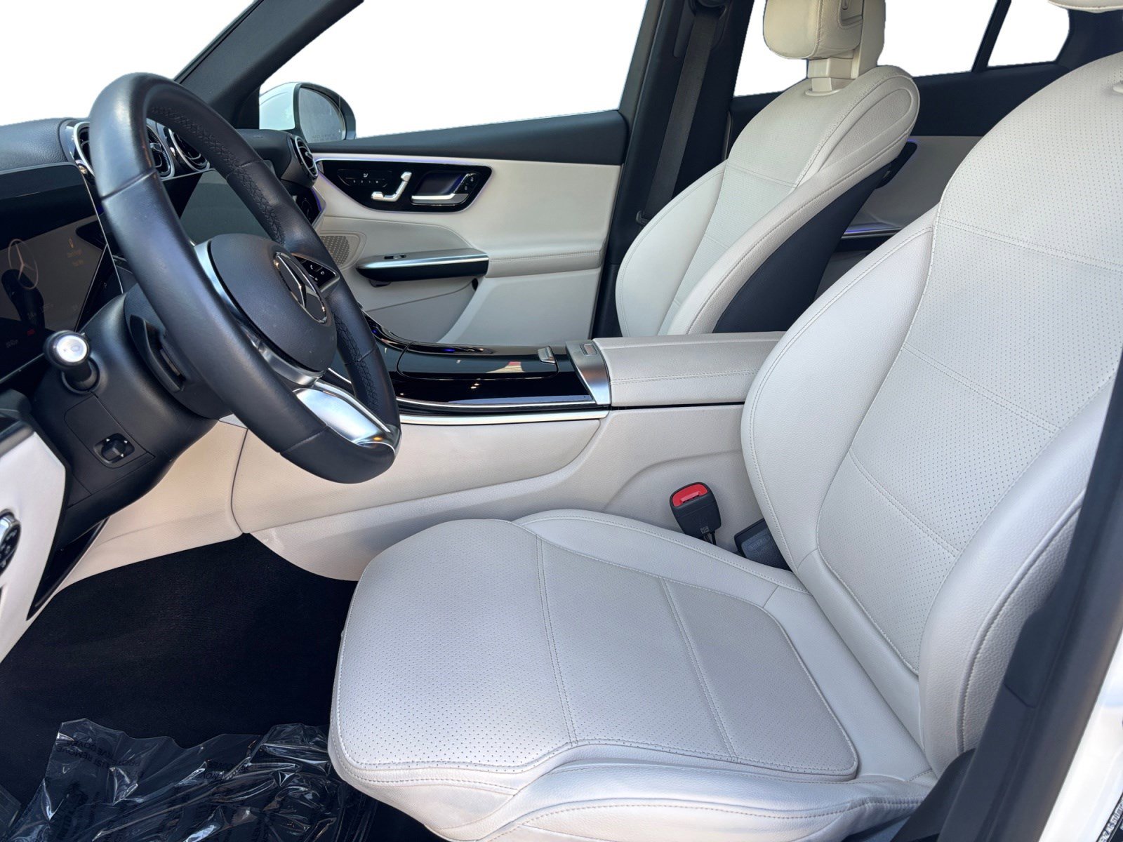 Used 2025 Mercedes-Benz GLC 300 image 9