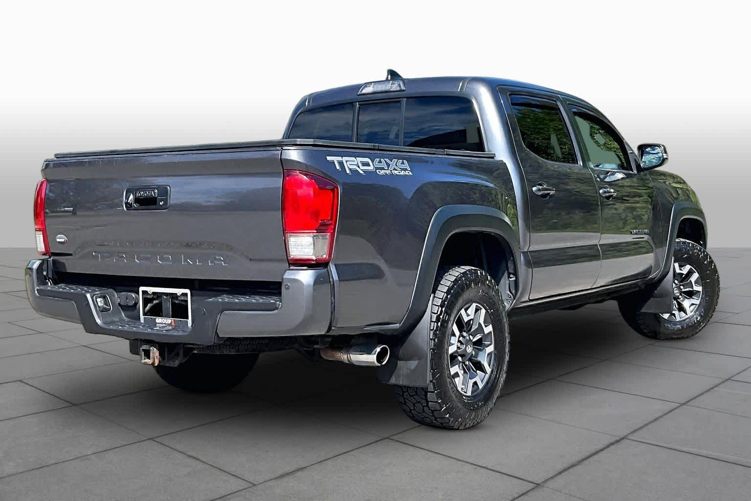 Used 2016 Toyota Tacoma TRD Off-Road w/ Premium & Technology Package AWD/4WD image 13