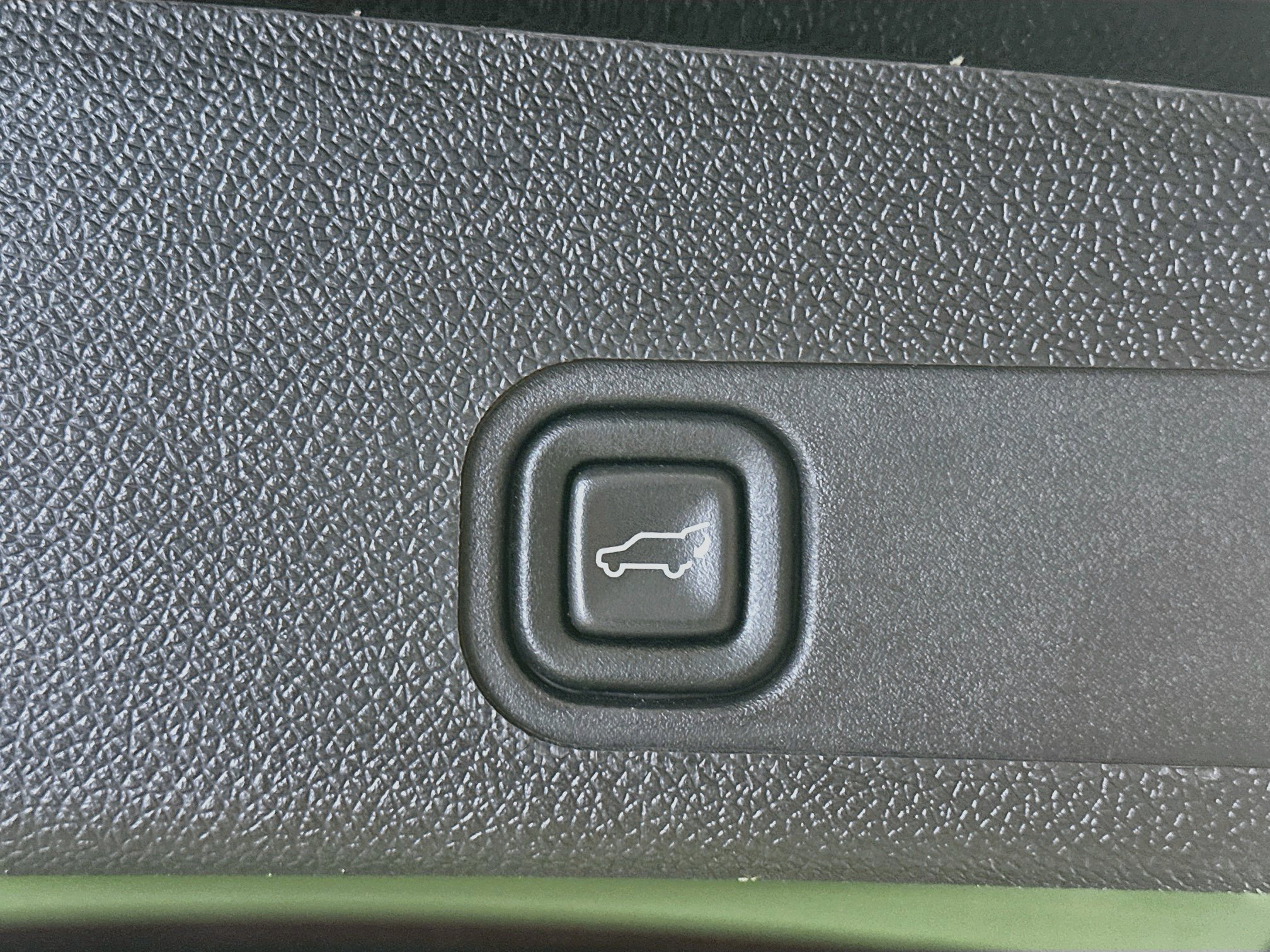 Used 2014 Cadillac Escalade Luxury RWD image 32