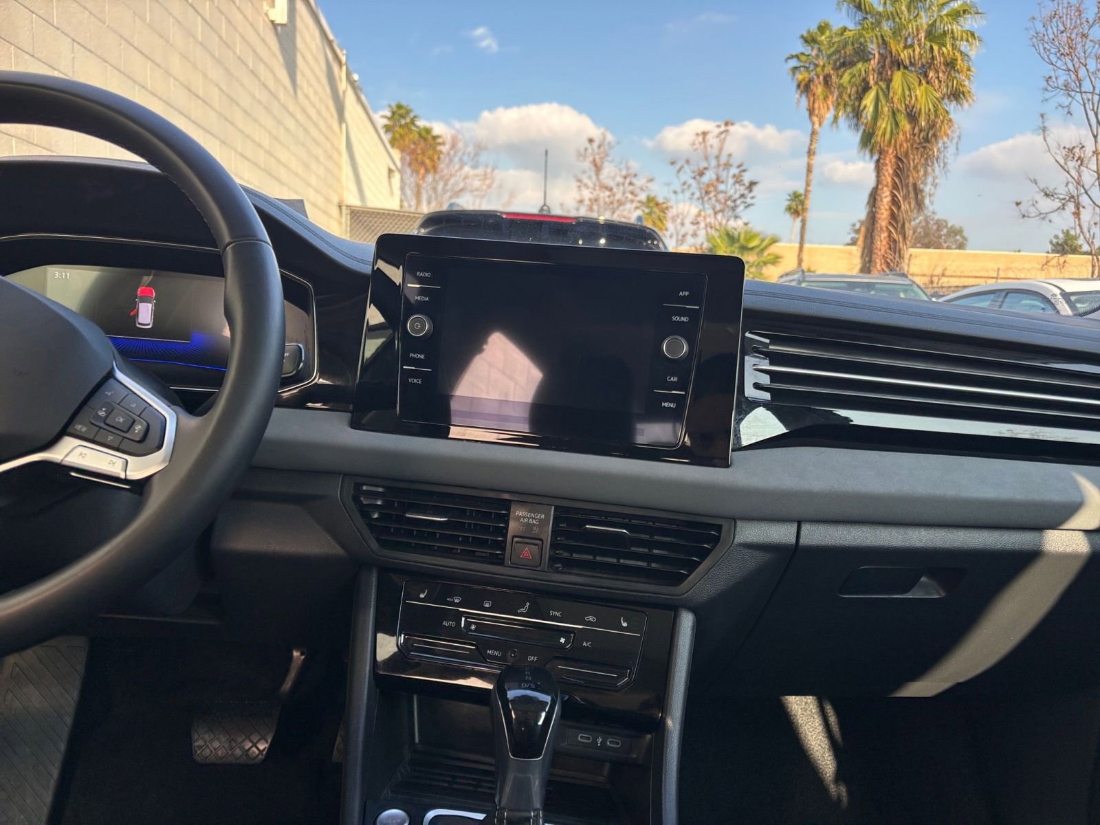 Used 2025 Volkswagen Jetta SE image 17