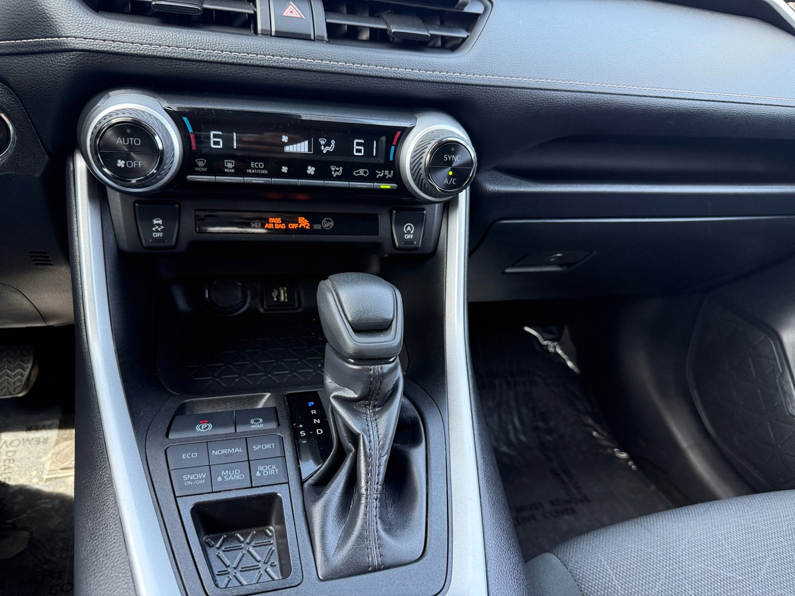 Used 2025 Toyota RAV4 XLE AWD/4WD image 13