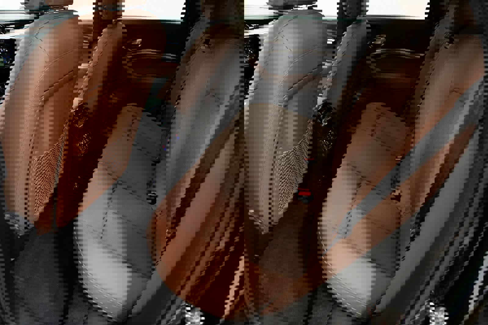 Used 2022 Audi e-tron Premium Plus w/ Premium Plus Package image 25