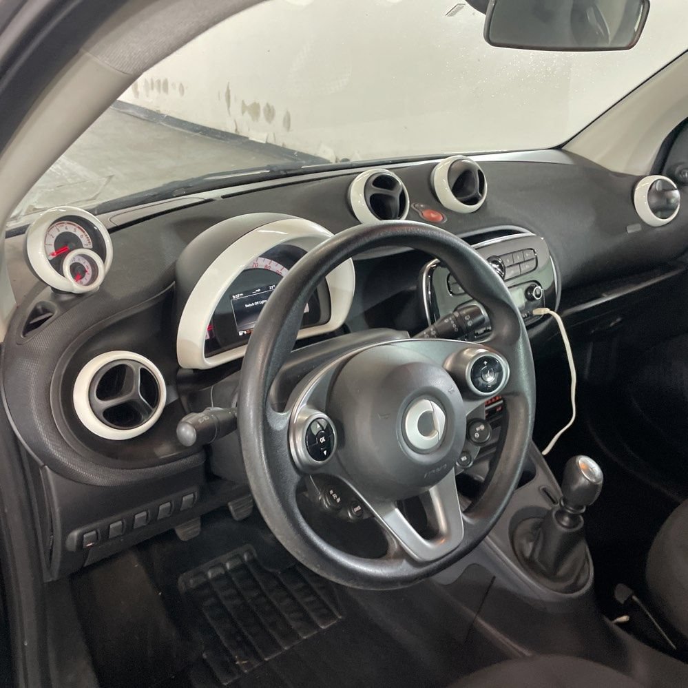 Used 2016 smart fortwo pure RWD image 6