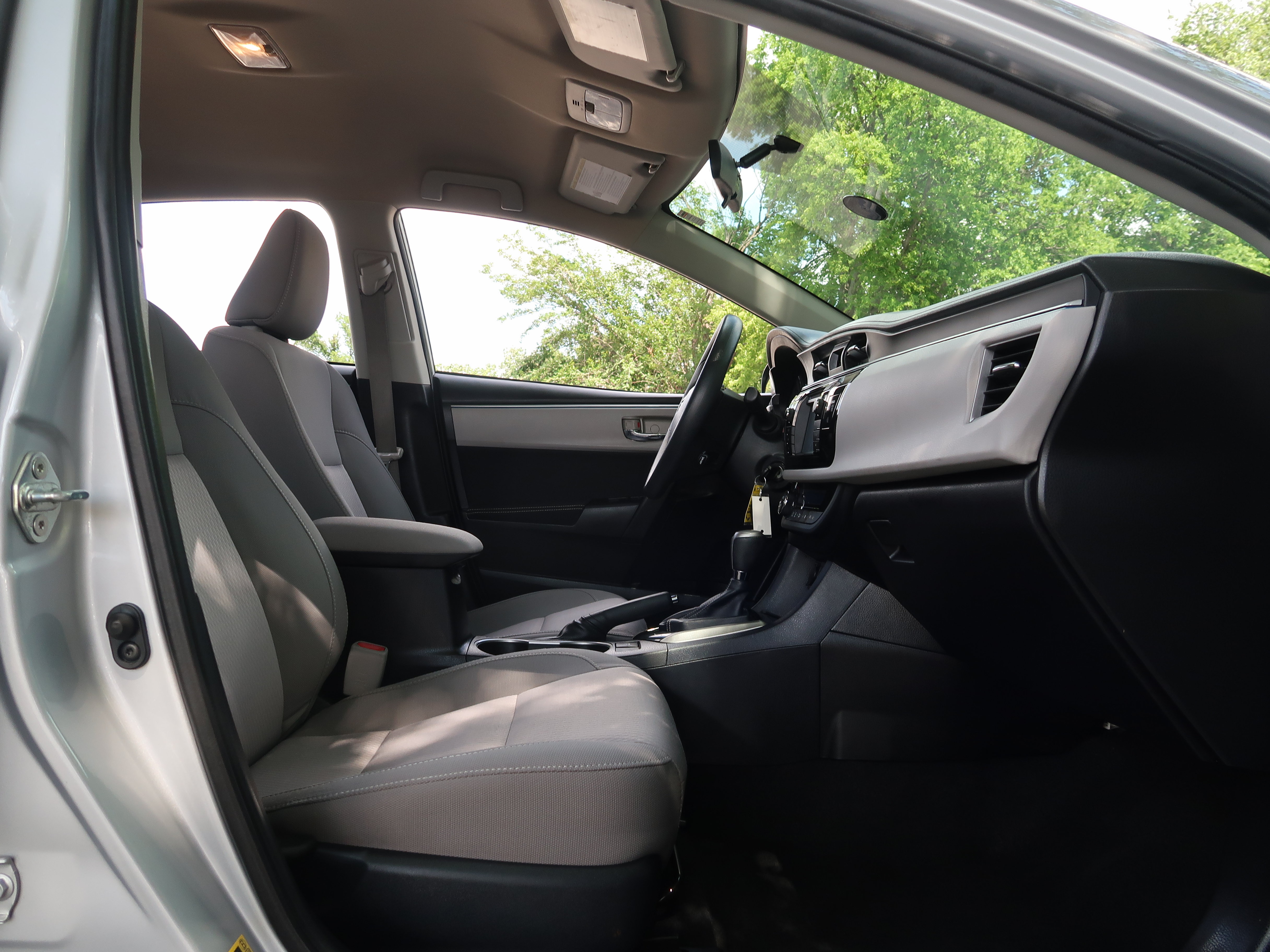 Used 2014 Toyota Corolla LE FWD image 27
