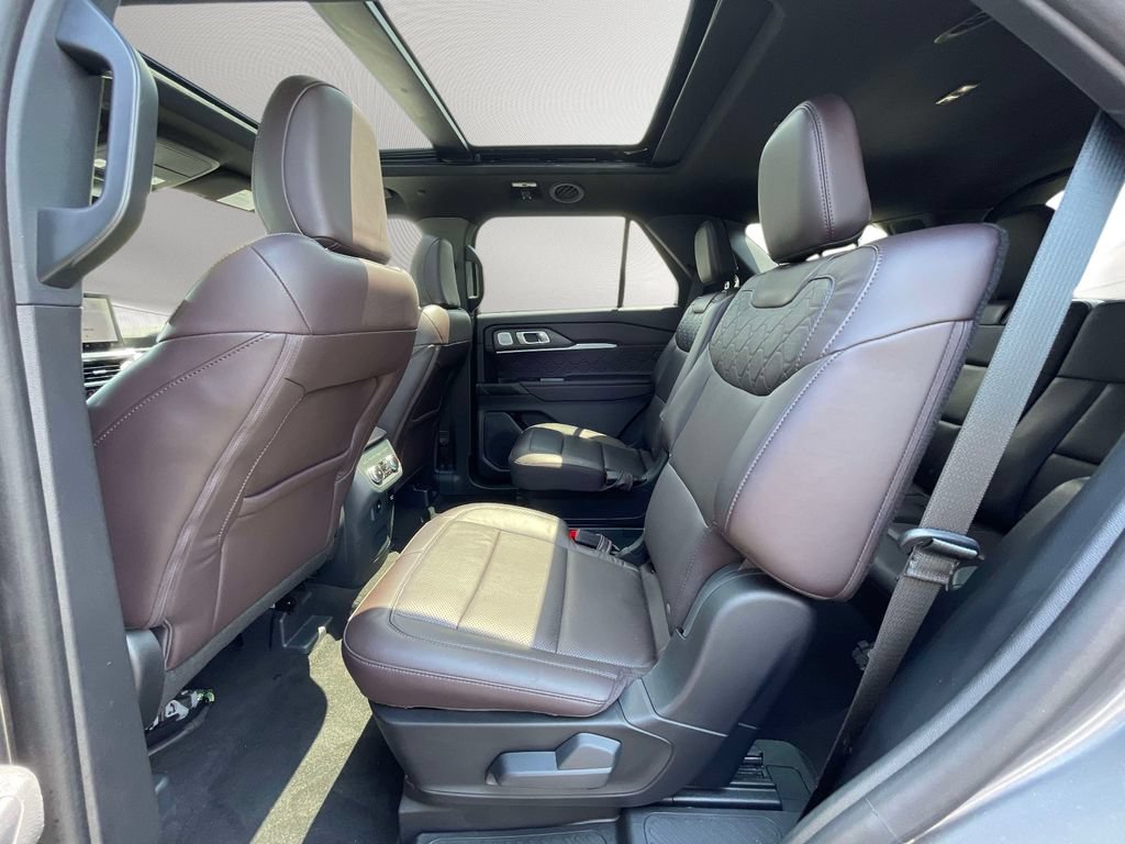 Used 2025 Ford Explorer Platinum w/ LUX Leather Package AWD/4WD image 14
