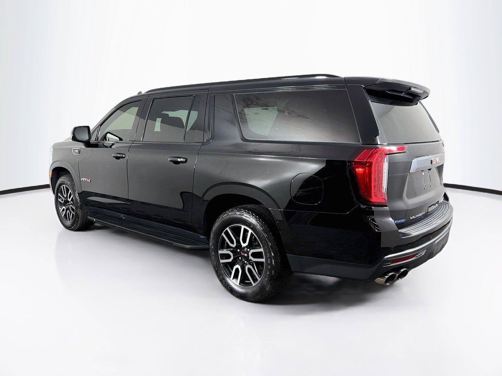 Used 2022 GMC Yukon XL AT4 AWD/4WD image 9