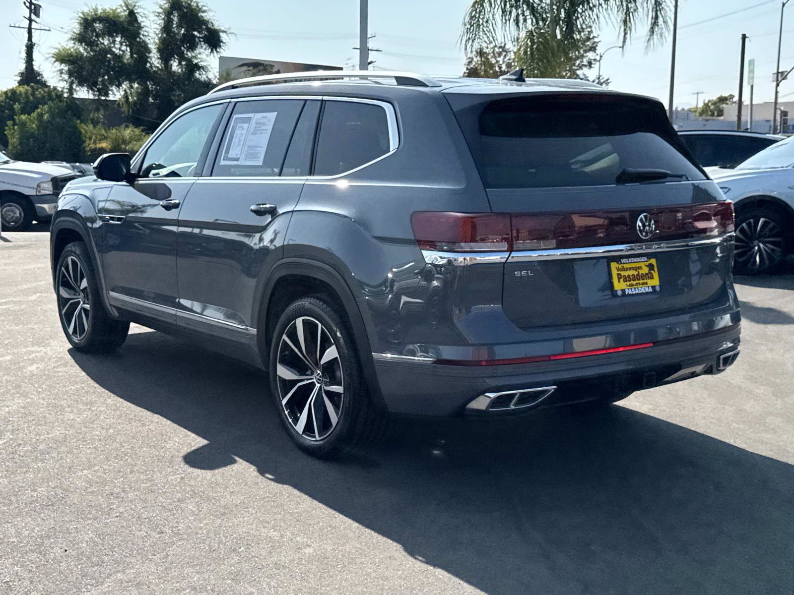 Certified 2025 Volkswagen Atlas SEL Premium R-Line image 4