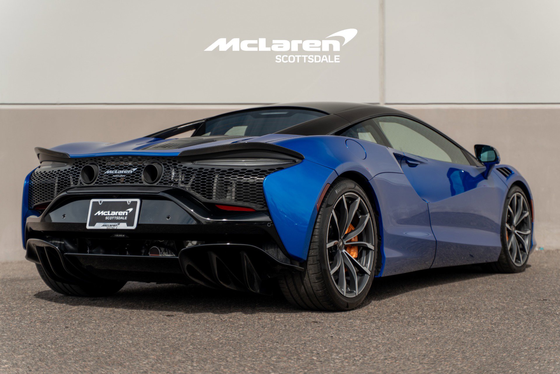Used 2023 McLaren Artura image 16