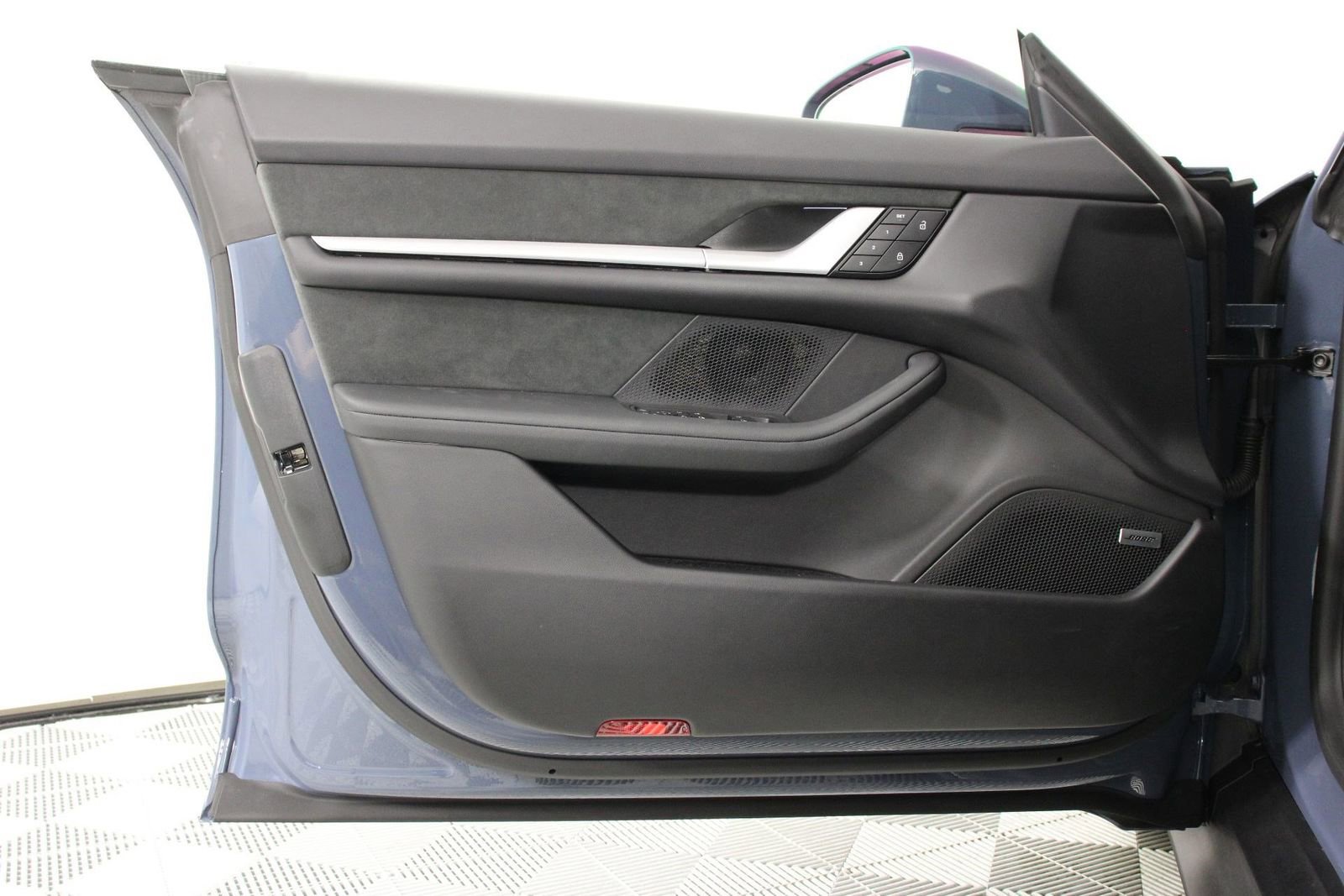 Used 2025 Porsche Taycan Turbo GT image 21