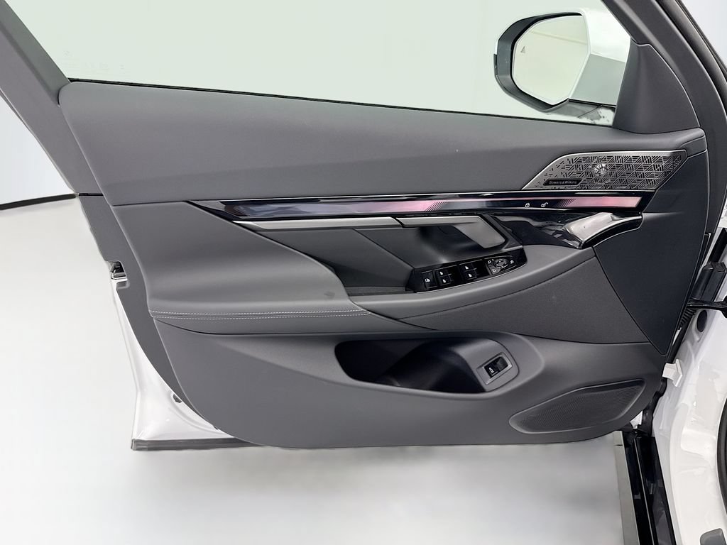 New 2027 BMW 550e xDrive AWD/4WD image 23