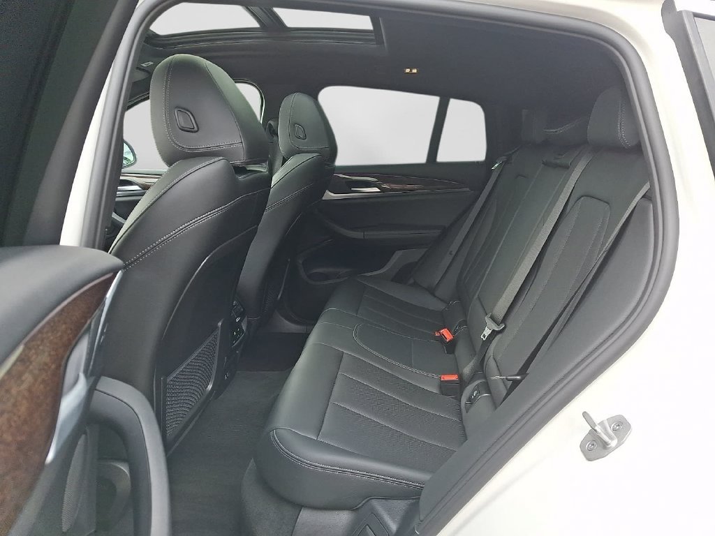 Used 2024 BMW X4 xDrive30i w/ Parking Assistance Package AWD/4WD image 10