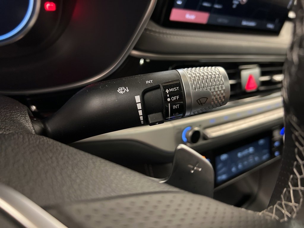 Used 2025 Genesis G70 2.5T image 20