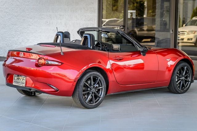 Used 2016 MAZDA MX-5 Miata Club RWD image 15