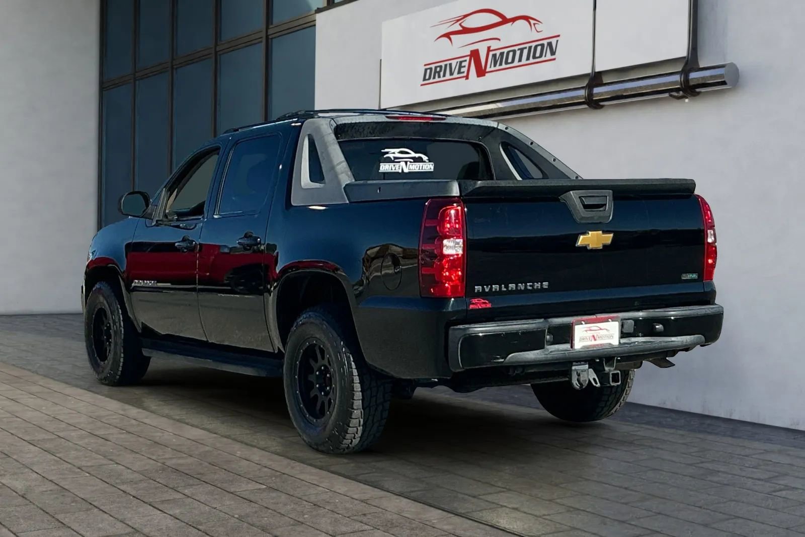 Used 2012 Chevrolet Avalanche LS image 6