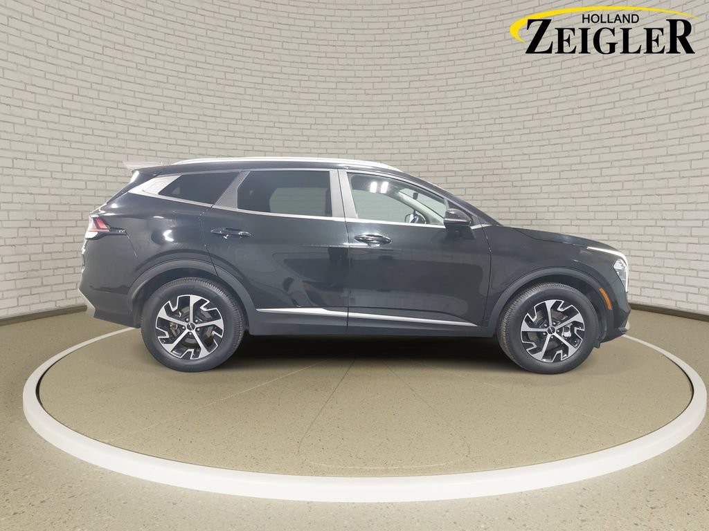 Used 2023 Kia Sportage EX AWD/4WD image 4