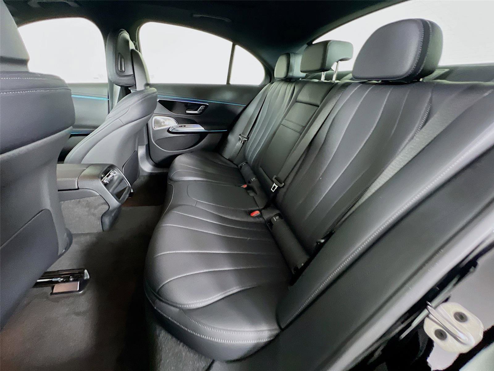 New 2026 Mercedes-Benz E 350 4MATIC Sedan image 22