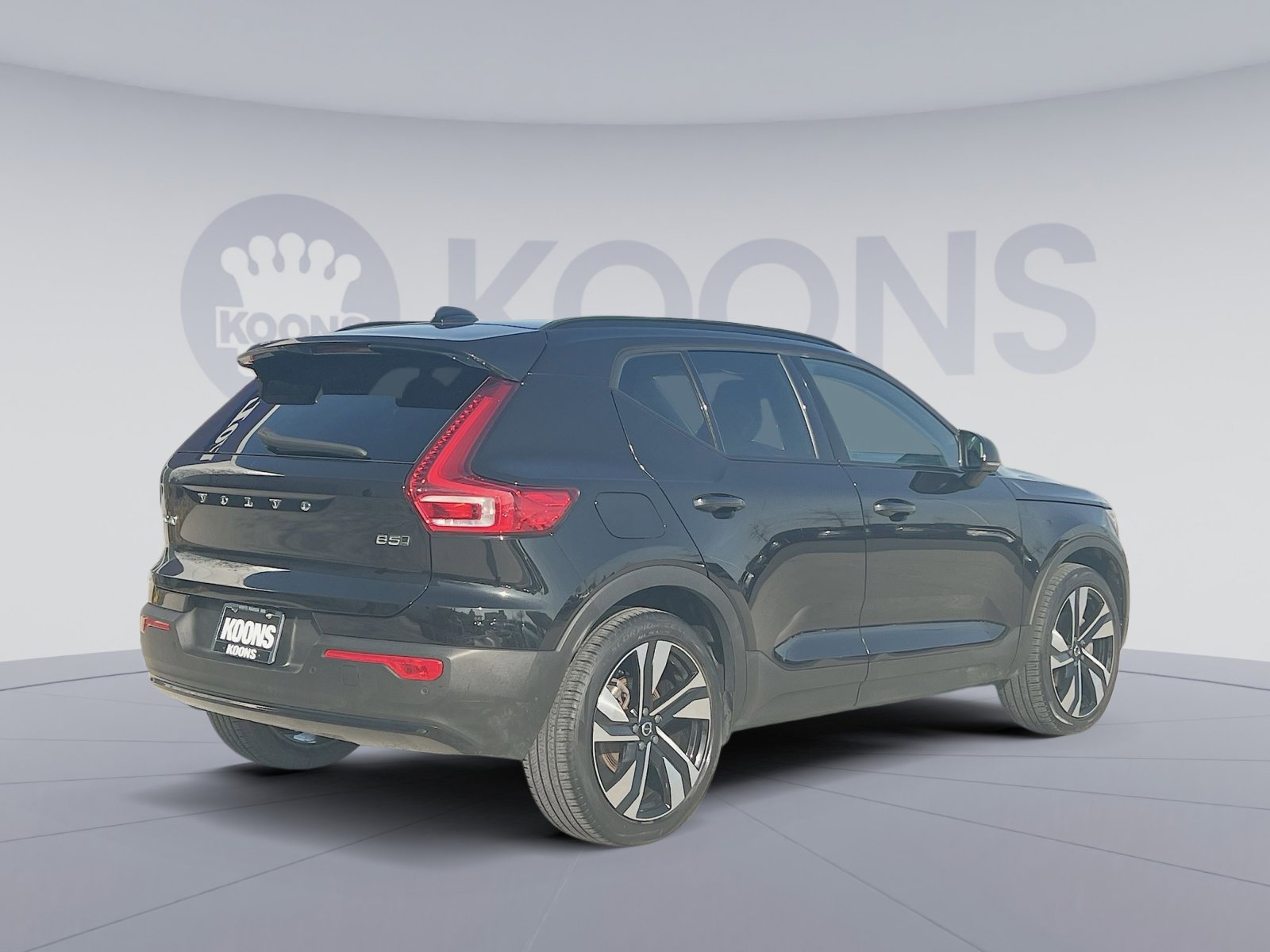 Certified 2024 Volvo XC40 B5 Plus w/ Protection Package Premier image 2