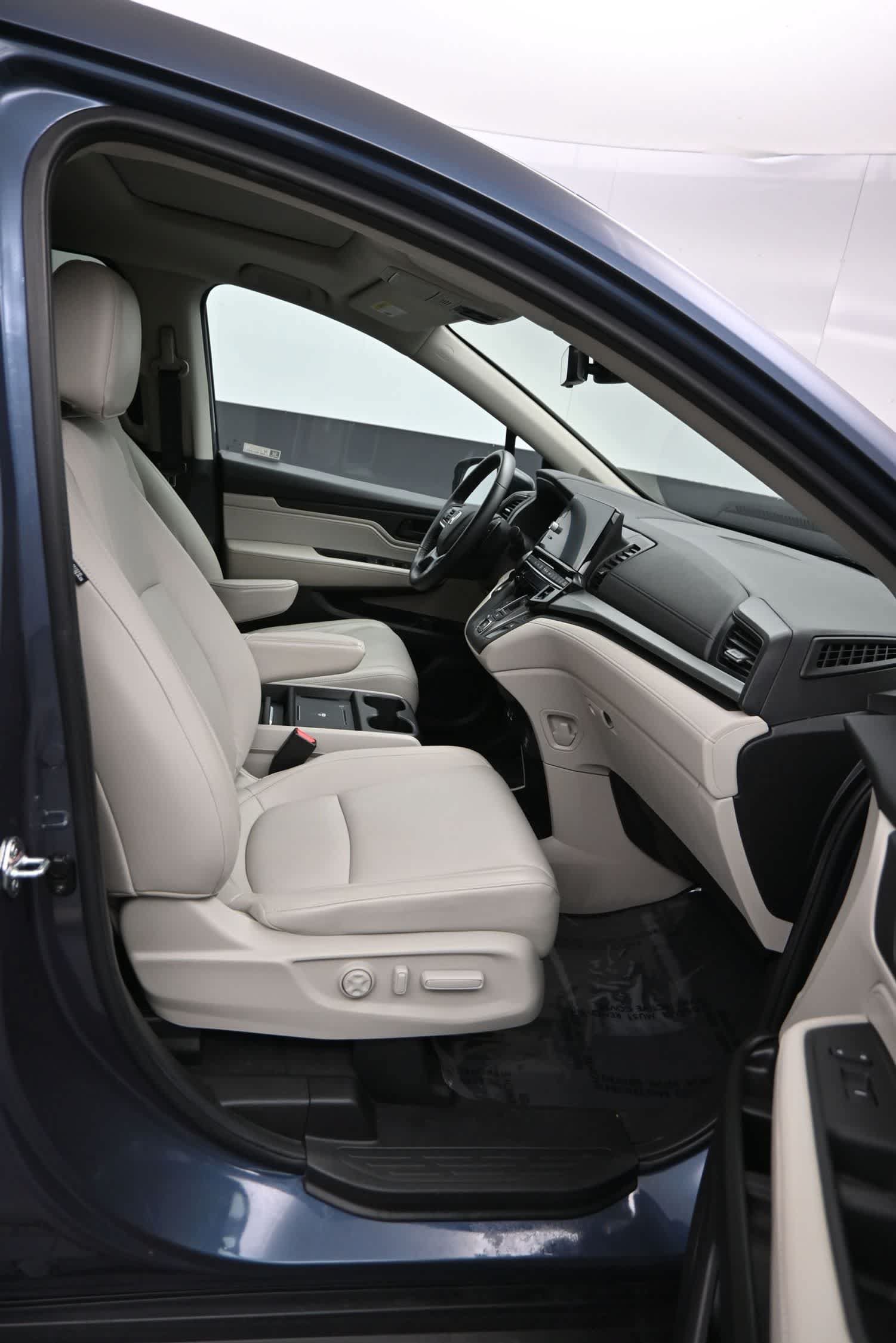 Used 2025 Honda Odyssey EX-L image 11