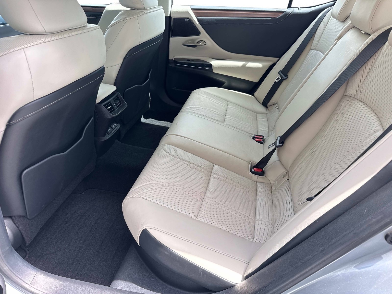 Certified 2024 Lexus ES 300h w/ Accessory Package (Z1) FWD image 13