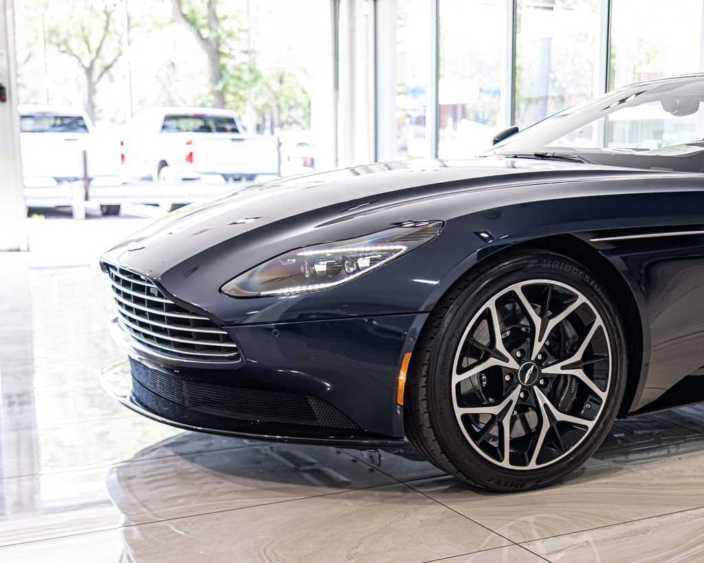 Used 2019 Aston Martin DB11 Volante RWD image 4