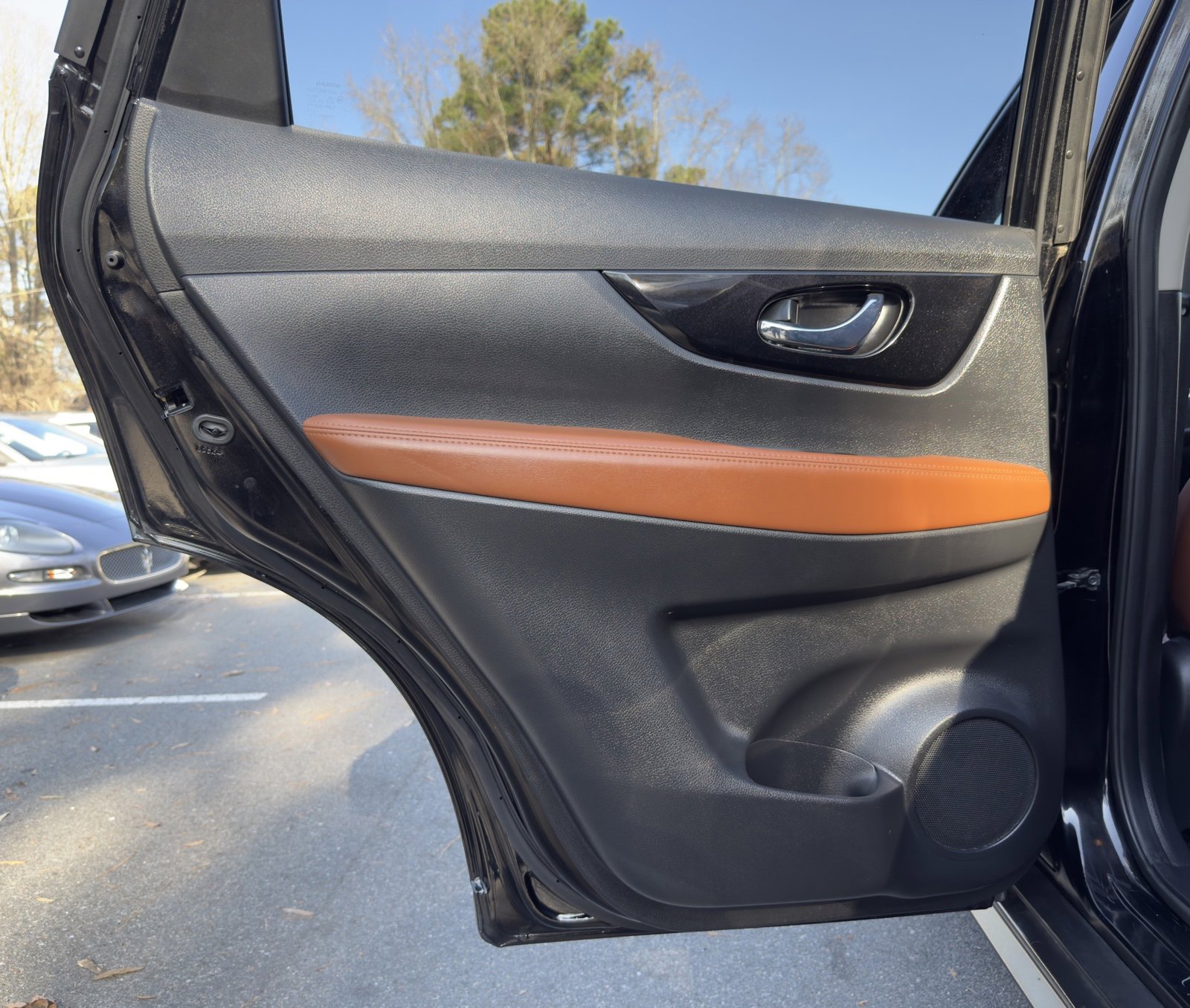 Used 2018 Nissan Rogue SL w/ Premium Package image 24